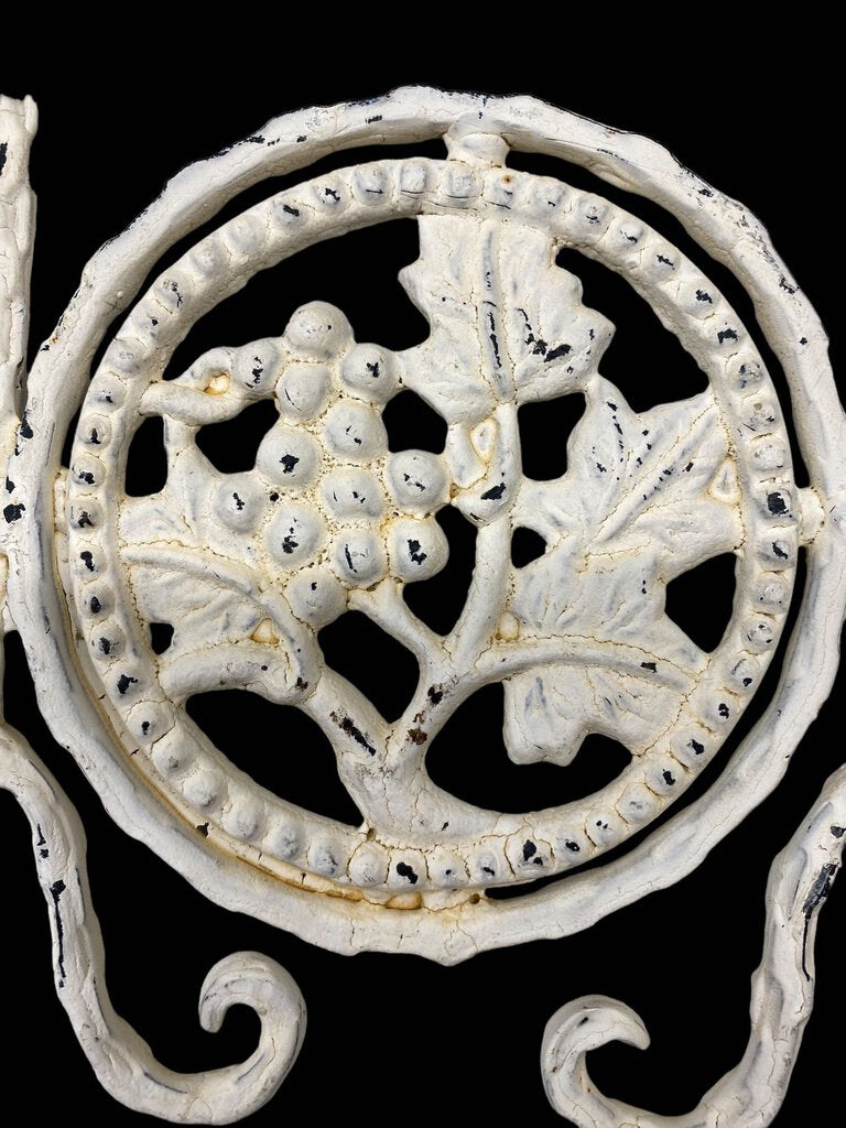 Hand Formed Heavy Wire Single Plate Display Rack Wall Mounted Grape Accent 22"