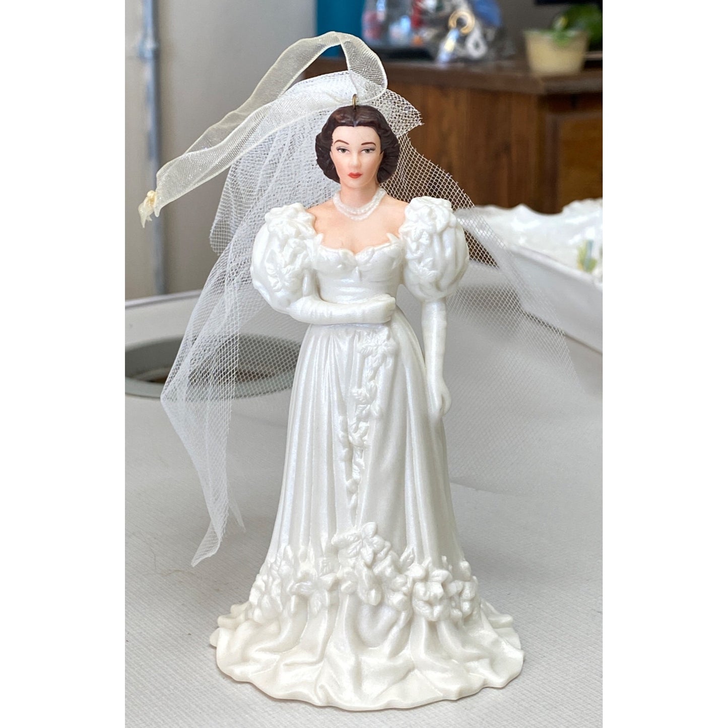 Hallmark Keepsake Scarlett OHara Gone With The Wind Ornament 2004 Holiday Memory Collectible