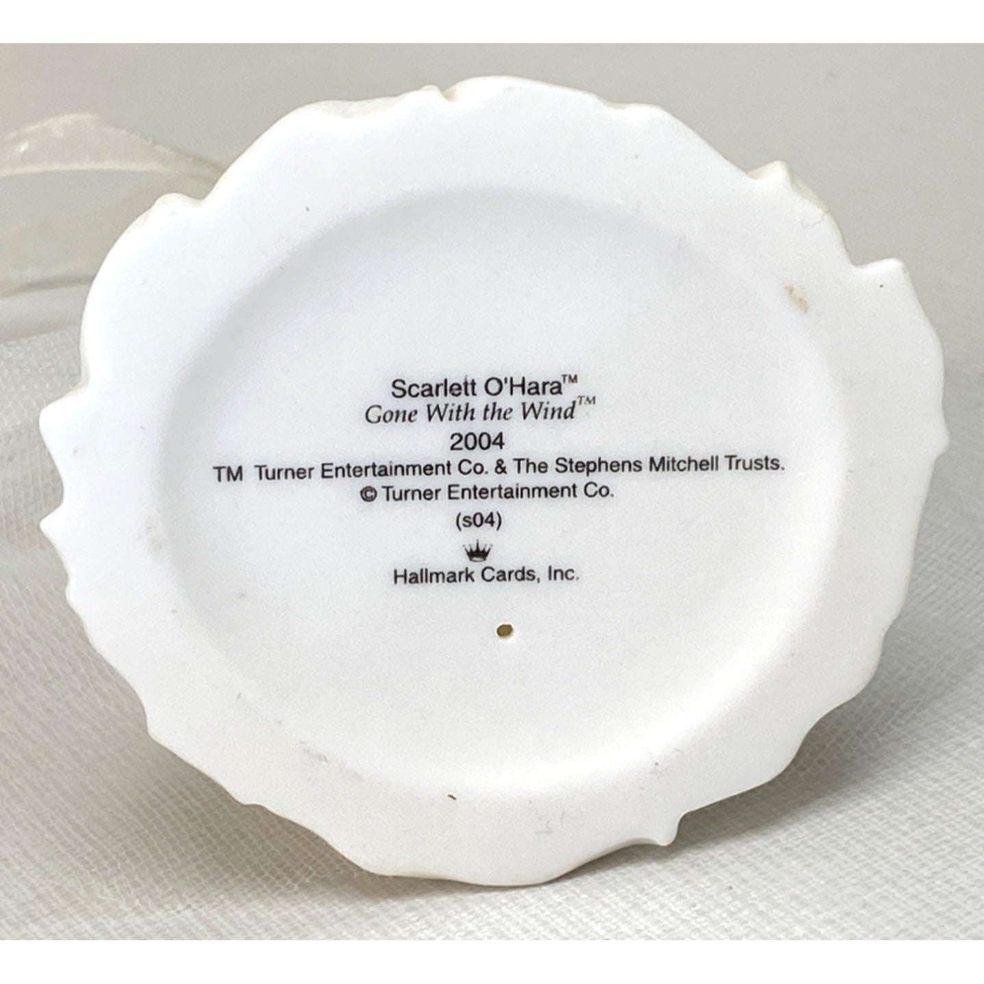 Hallmark Keepsake Scarlett OHara Gone With The Wind Ornament 2004 Holiday Memory Collectible