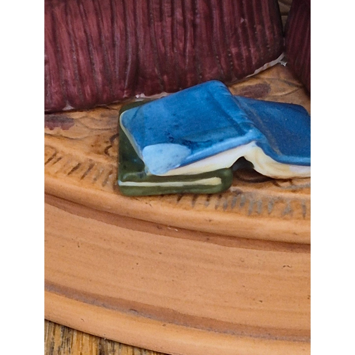 1983 Christmas Memories Plate & Figurine Set = CHIP