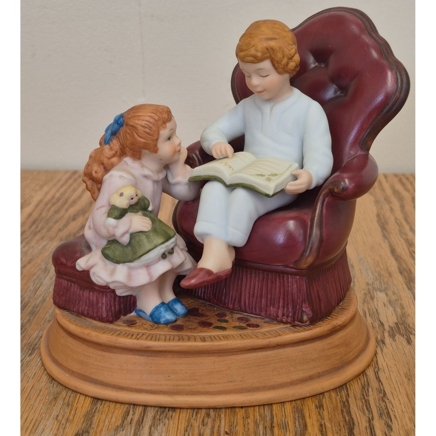 1983 Christmas Memories Plate & Figurine Set = CHIP