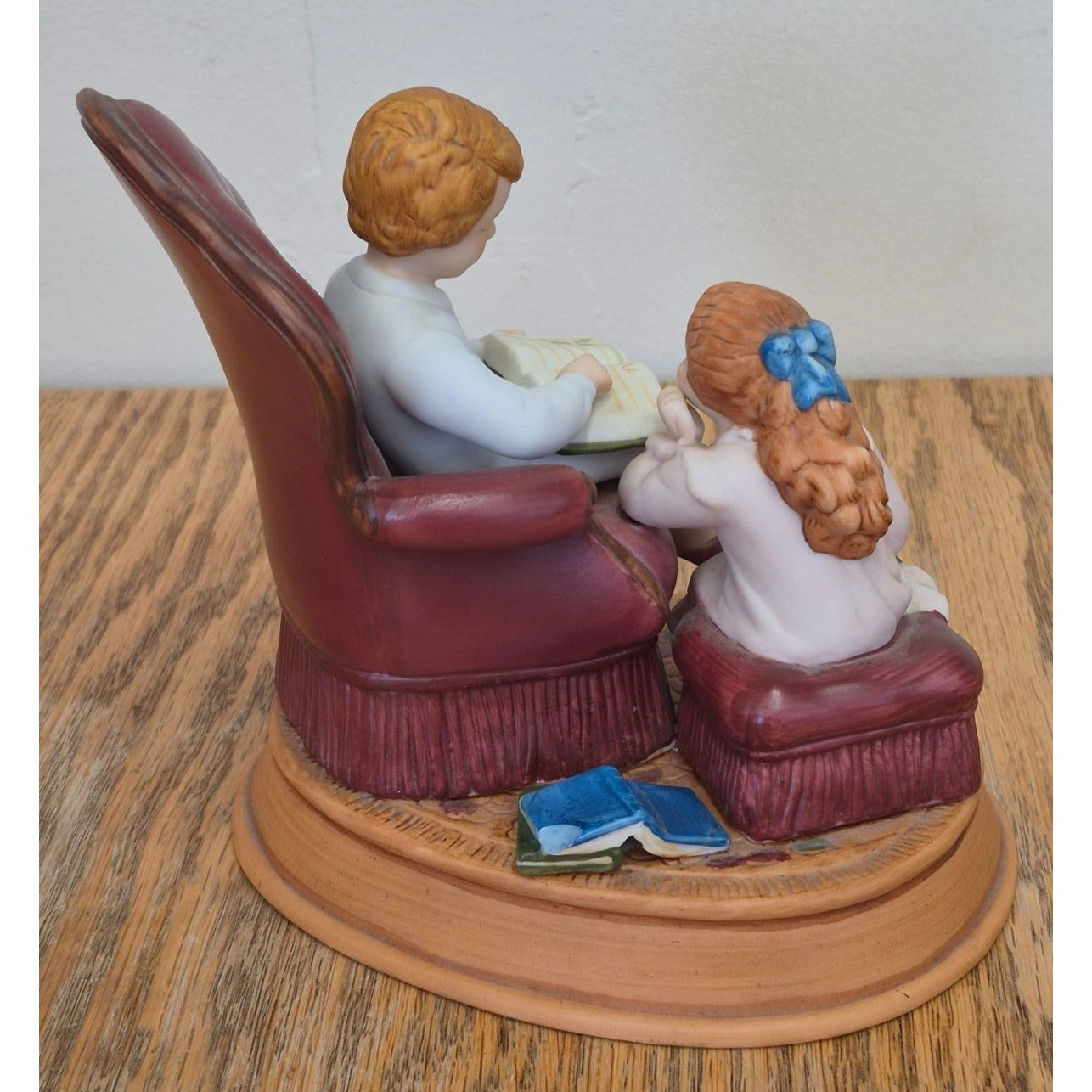 1983 Christmas Memories Plate & Figurine Set = CHIP