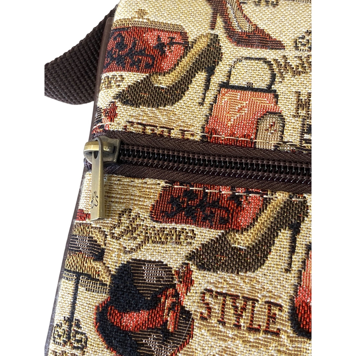 Vintage-Inspired Womens Crossbody Bag With Fashion Print Multiple Zipper Pockets & Adjustable Strap