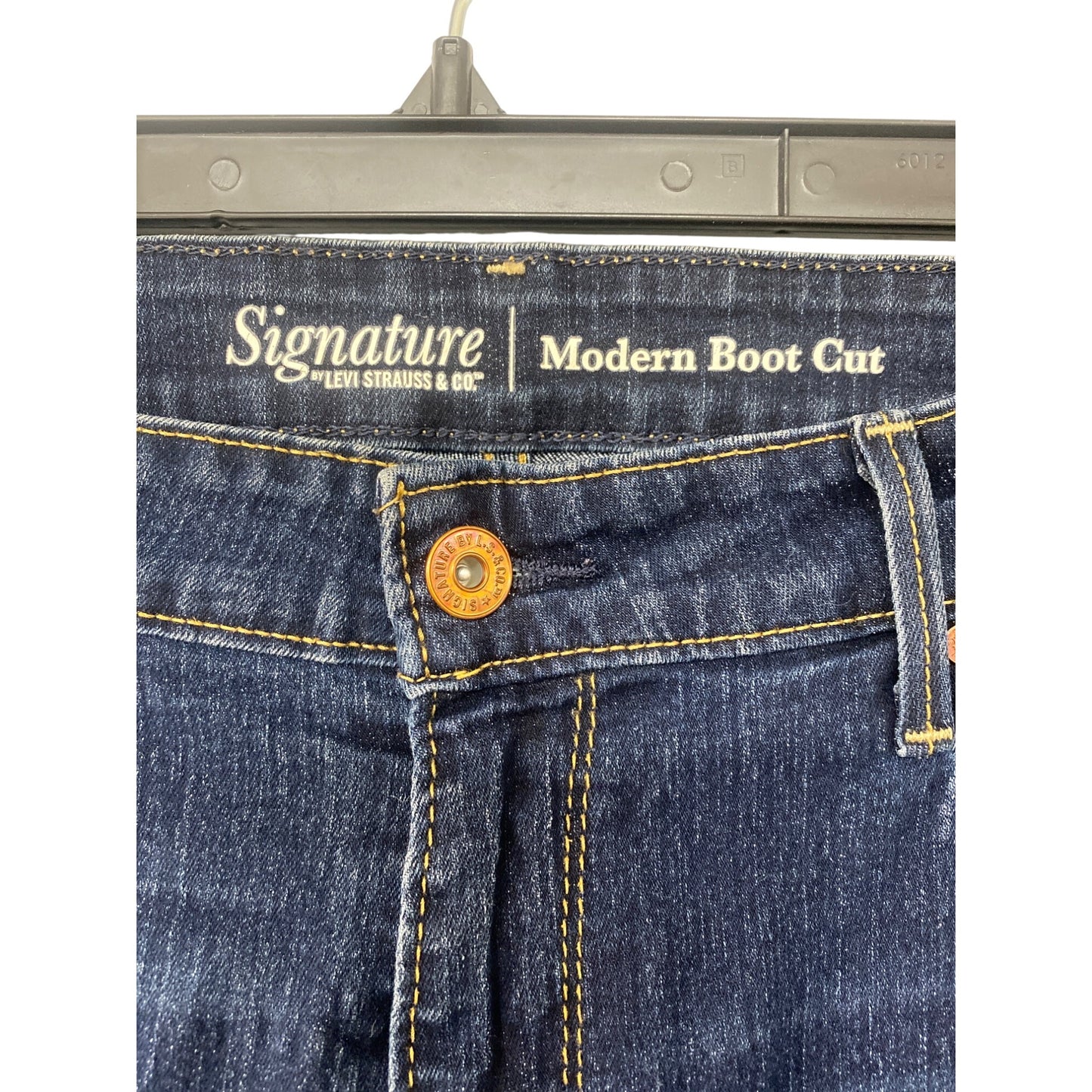 Levis Signature Modern Boot Cut Jeans For Women - Size 14 Short Blue Denim