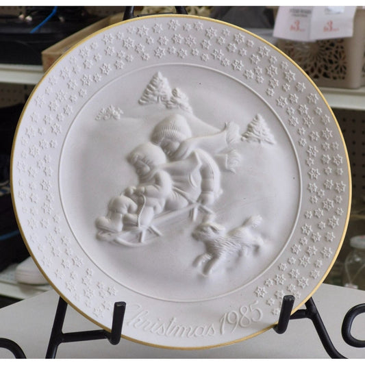 Avon A Childs Christmas 1985 Porcelain Plate Trimmed In 24K Gold Collectible Decor