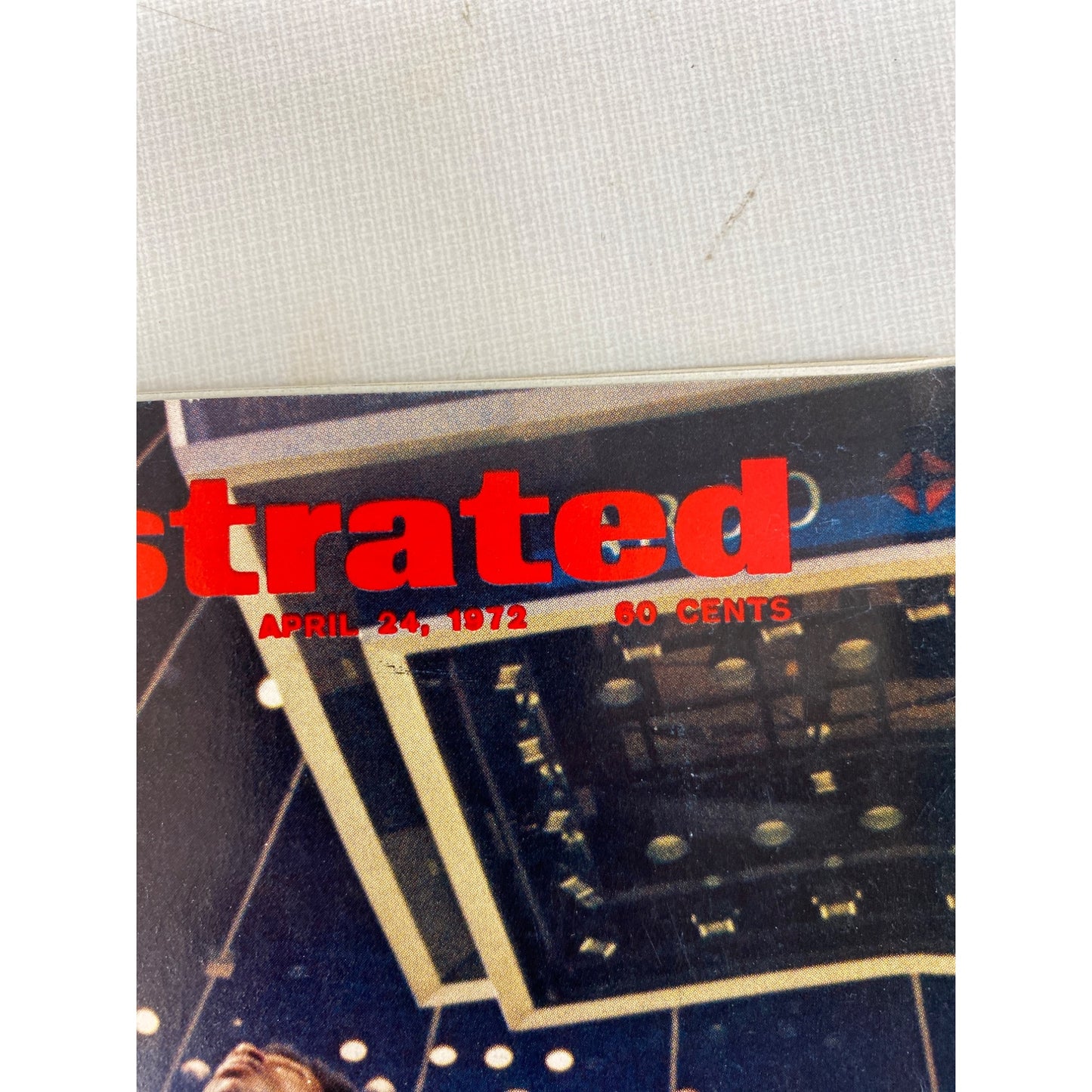 Vintage Sports Illustrated Magazine April 24 1972 Los Angeles Scrambles Back Basketball Cover Collectible