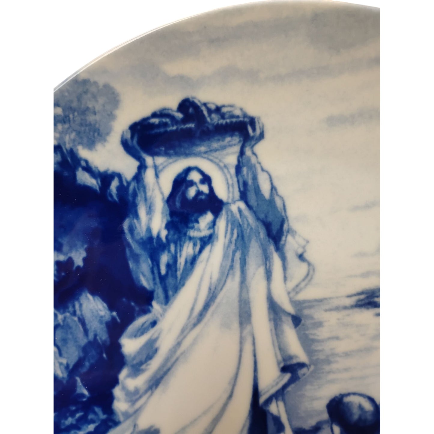 "Jesus Feeds The Multitude" Avon 1993 Decorative Collector Plate Blue & White Design Not For Food Use