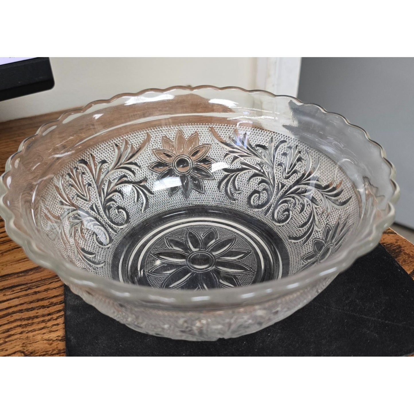 Sandwich Glass Bowl 8"