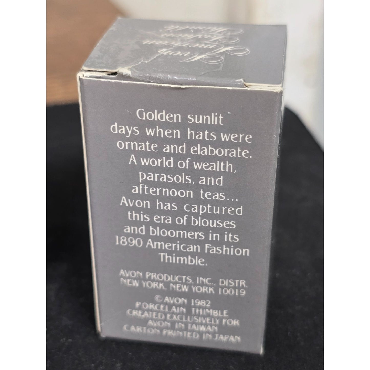 Avon 1982 American Fashion Silhouette Thimble Porcelain Figurine In Box