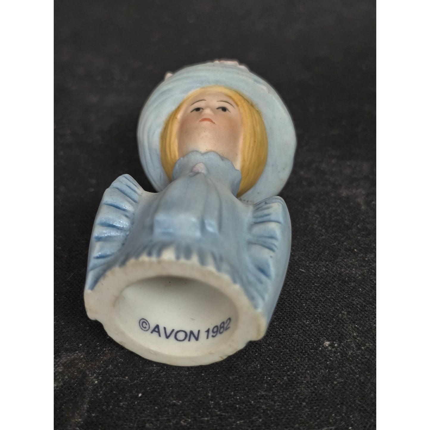 Avon 1982 American Fashion Silhouette Thimble Porcelain Figurine In Box