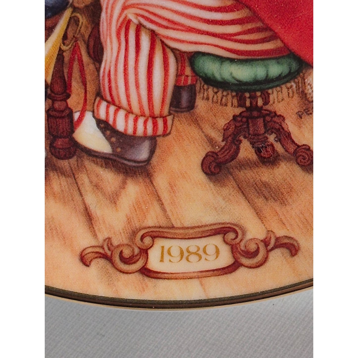 1989 Avon "Together For Christmas" Collectors Plate Porcelain Trimmed 22K Gold Holiday Decor