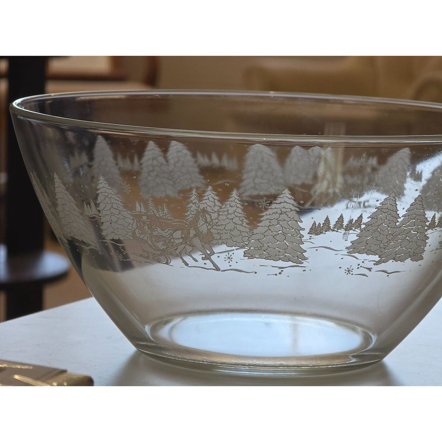 Arcoroc France Glass Bowl Christmas Sleigh Winter Avon 1997 Presidents Club