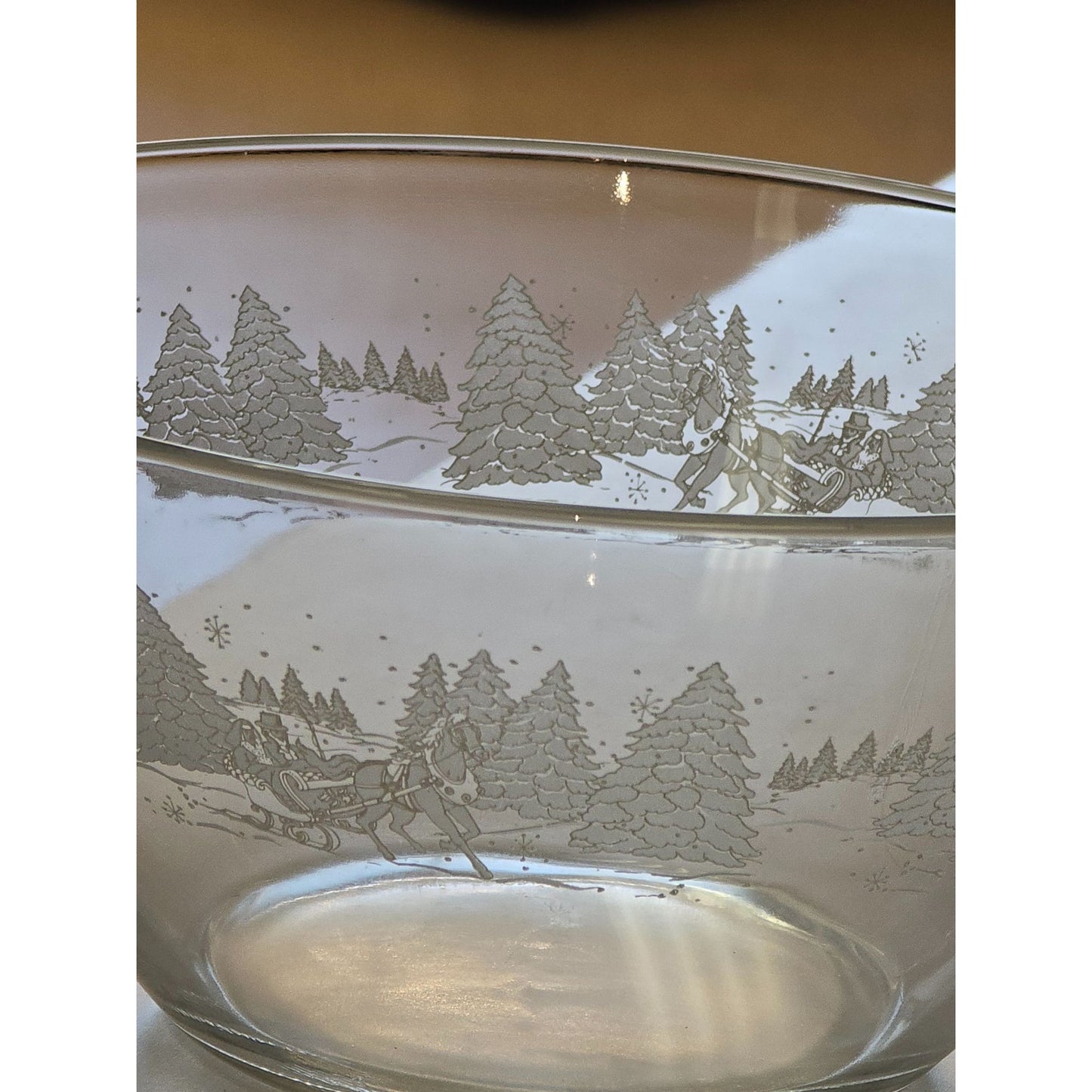 Arcoroc France Glass Bowl Christmas Sleigh Winter Avon 1997 Presidents Club