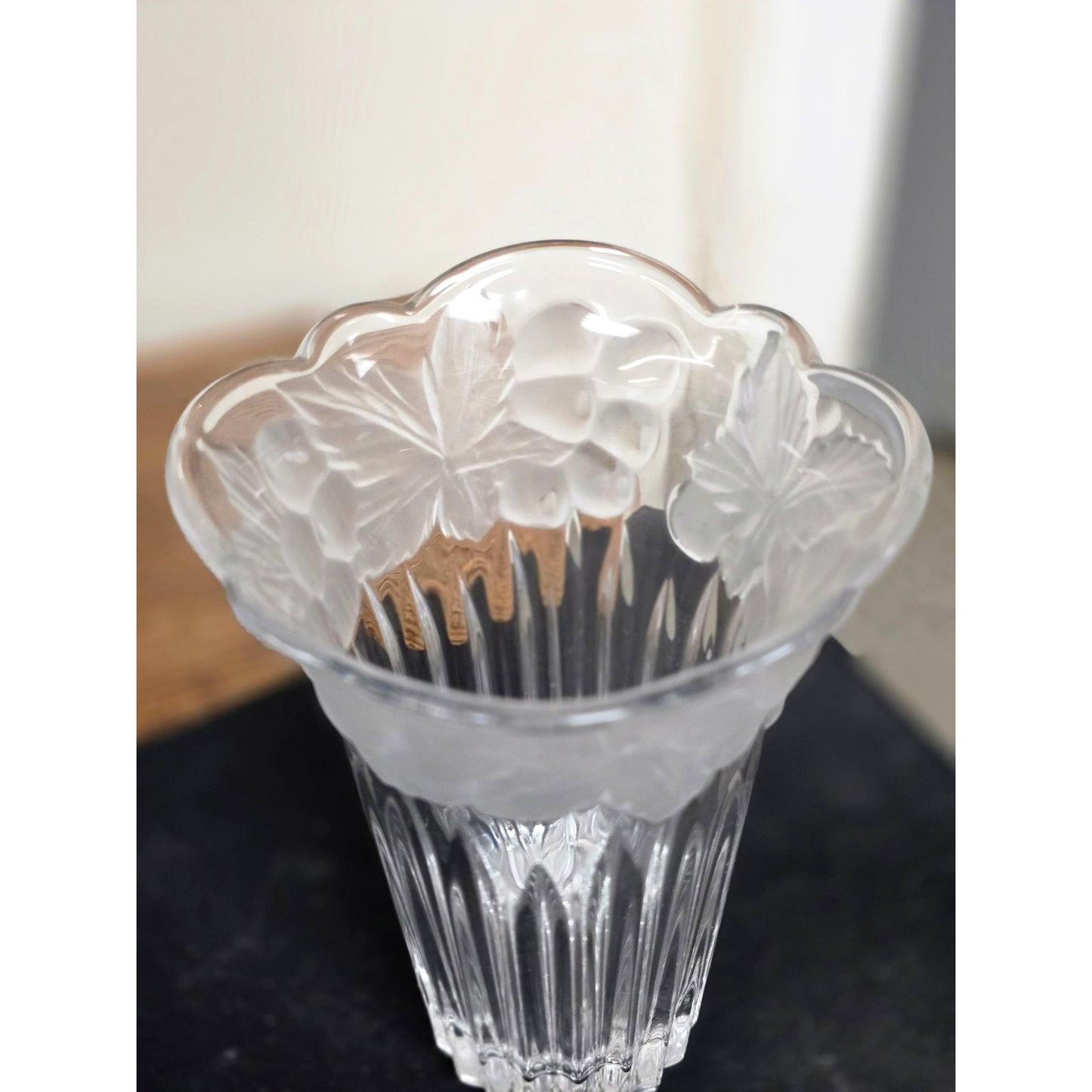 Frosted Glass Vase Grapes 5.5"