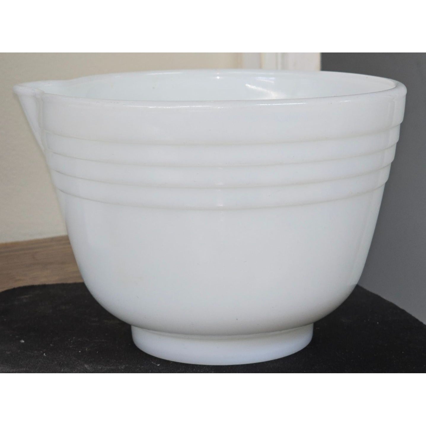 Pyrex Milk Glass Bowl/ Spout