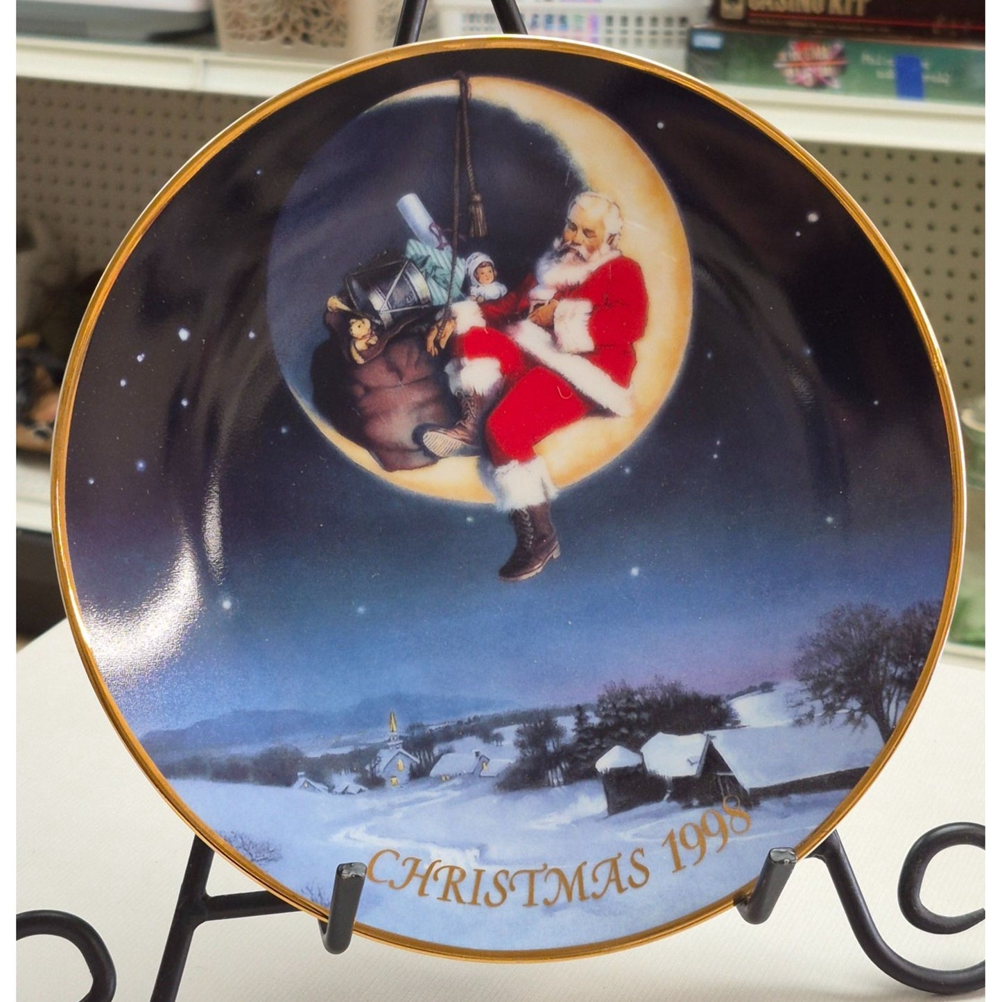 1998 Avon Christmas Plate By Ernie Norcia Porcelain Trimmed In 22K Gold Collectors Limited Edition