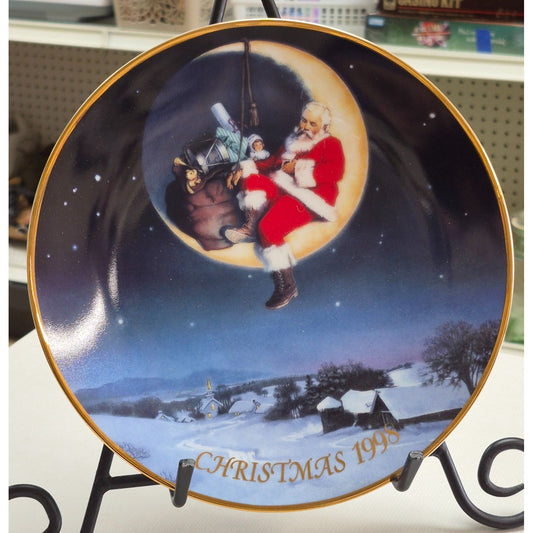 1998 Avon Christmas Plate By Ernie Norcia Porcelain Trimmed In 22K Gold Collectors Limited Edition
