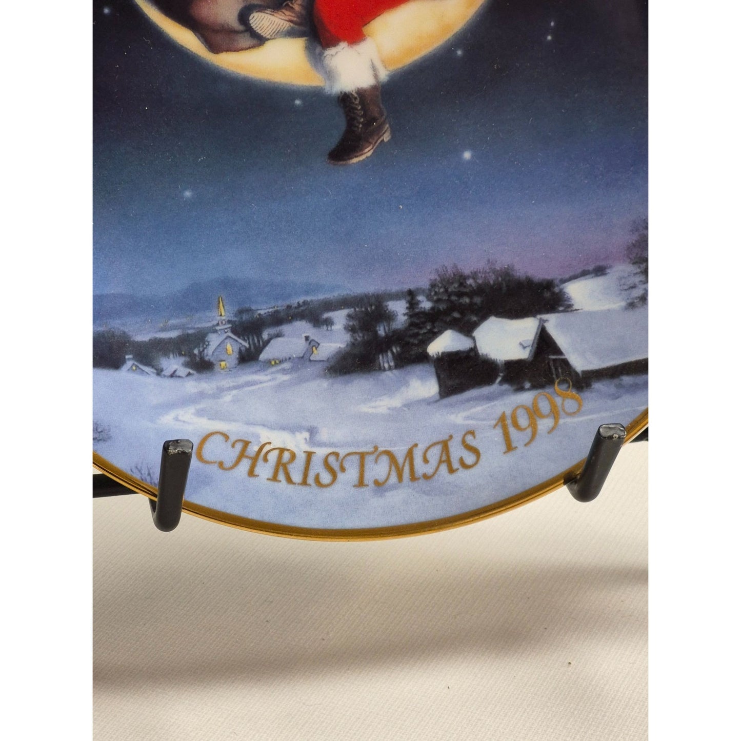 1998 Avon Christmas Plate By Ernie Norcia Porcelain Trimmed In 22K Gold Collectors Limited Edition