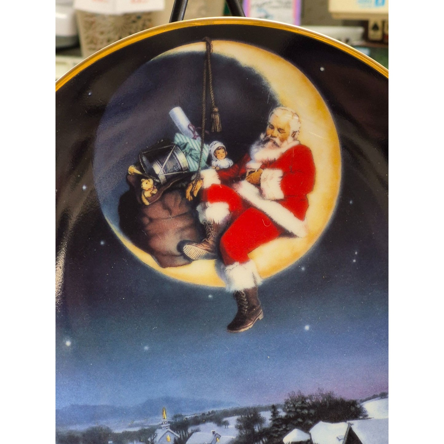 1998 Avon Christmas Plate By Ernie Norcia Porcelain Trimmed In 22K Gold Collectors Limited Edition