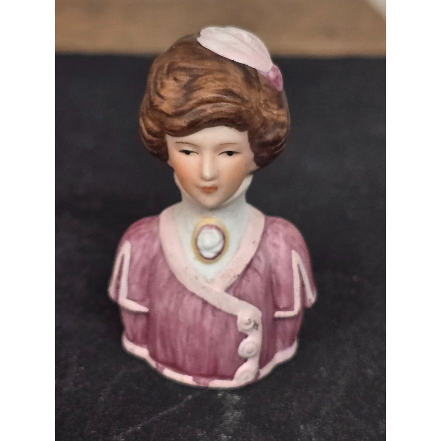 Avon American Fashion Silhouettes Thimble Figurine Pink Vintage Collectible W/Box