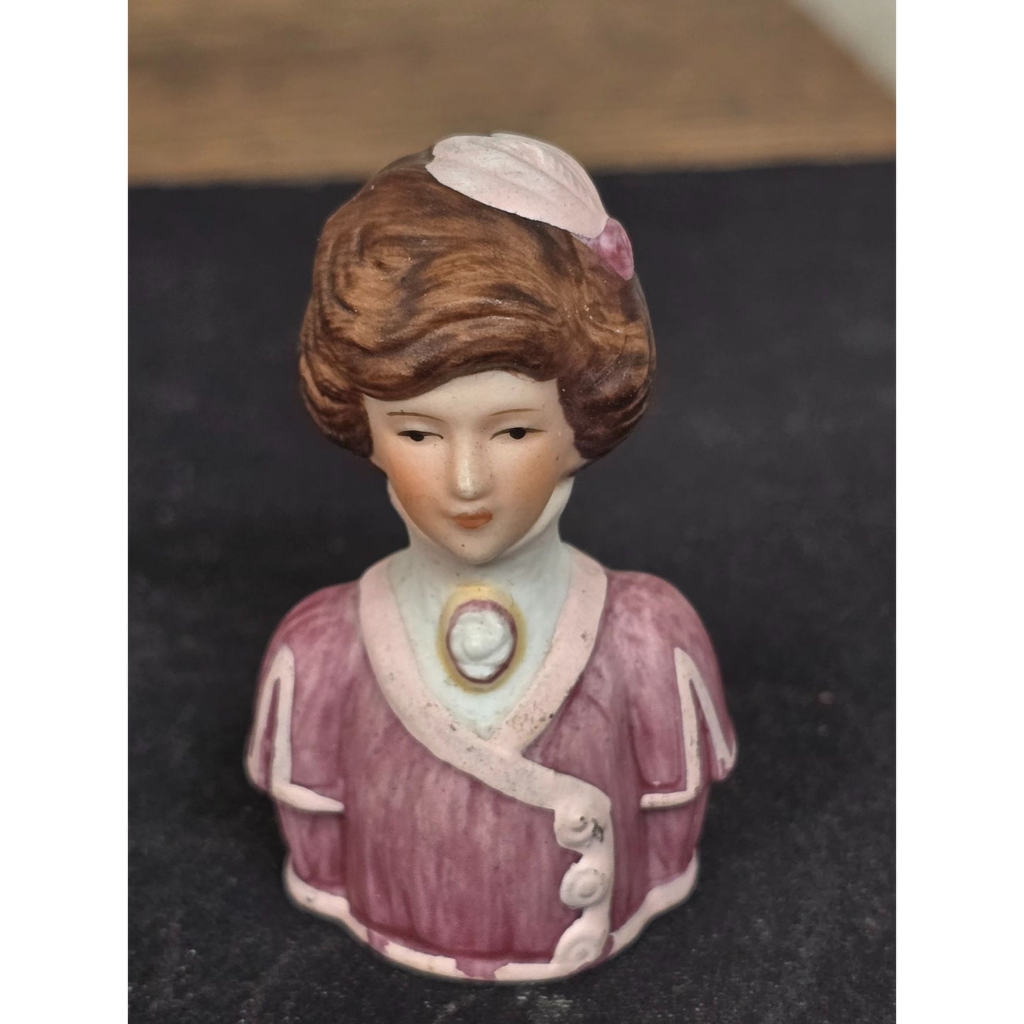 Avon American Fashion Silhouettes Thimble Figurine Pink Vintage Collectible W/Box