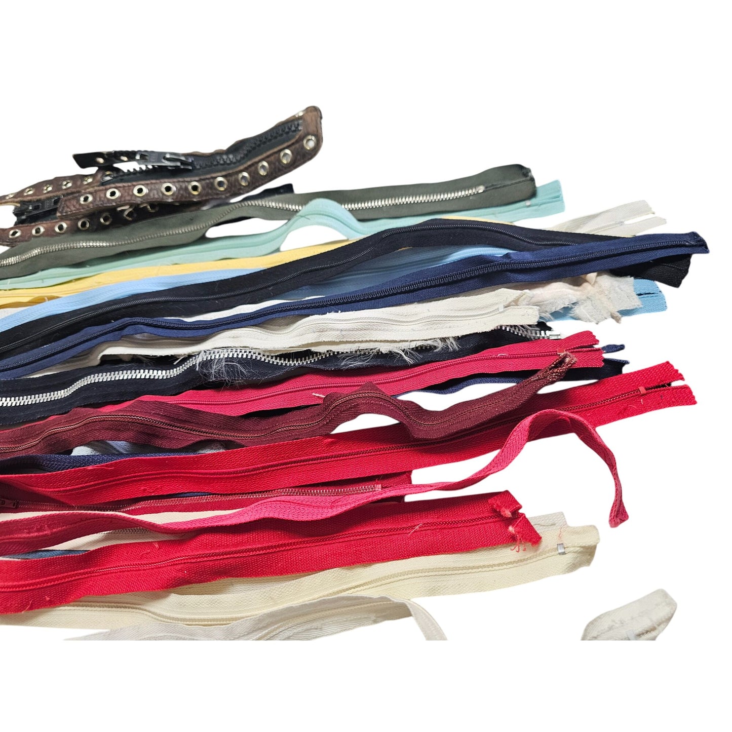 Zippers Lot 30