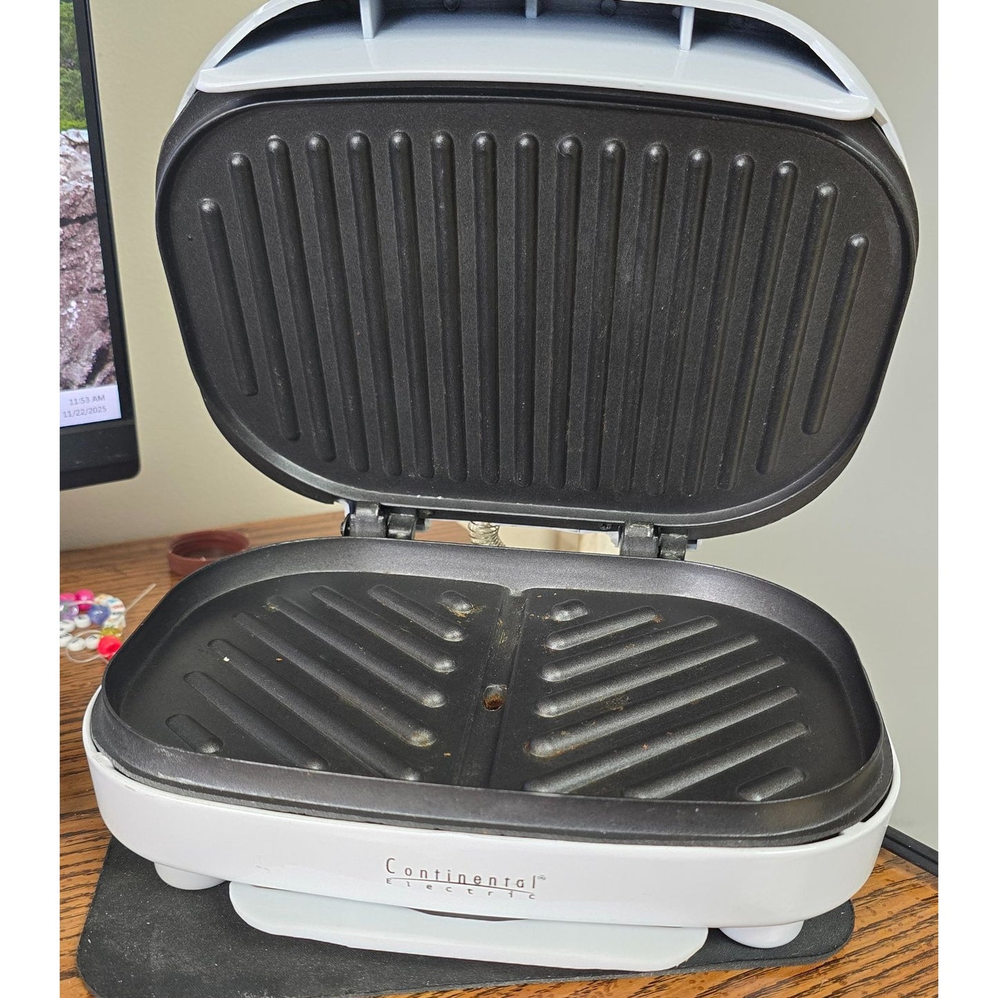Continental Electric White Sandwich Press & Grill With Nonstick Plates