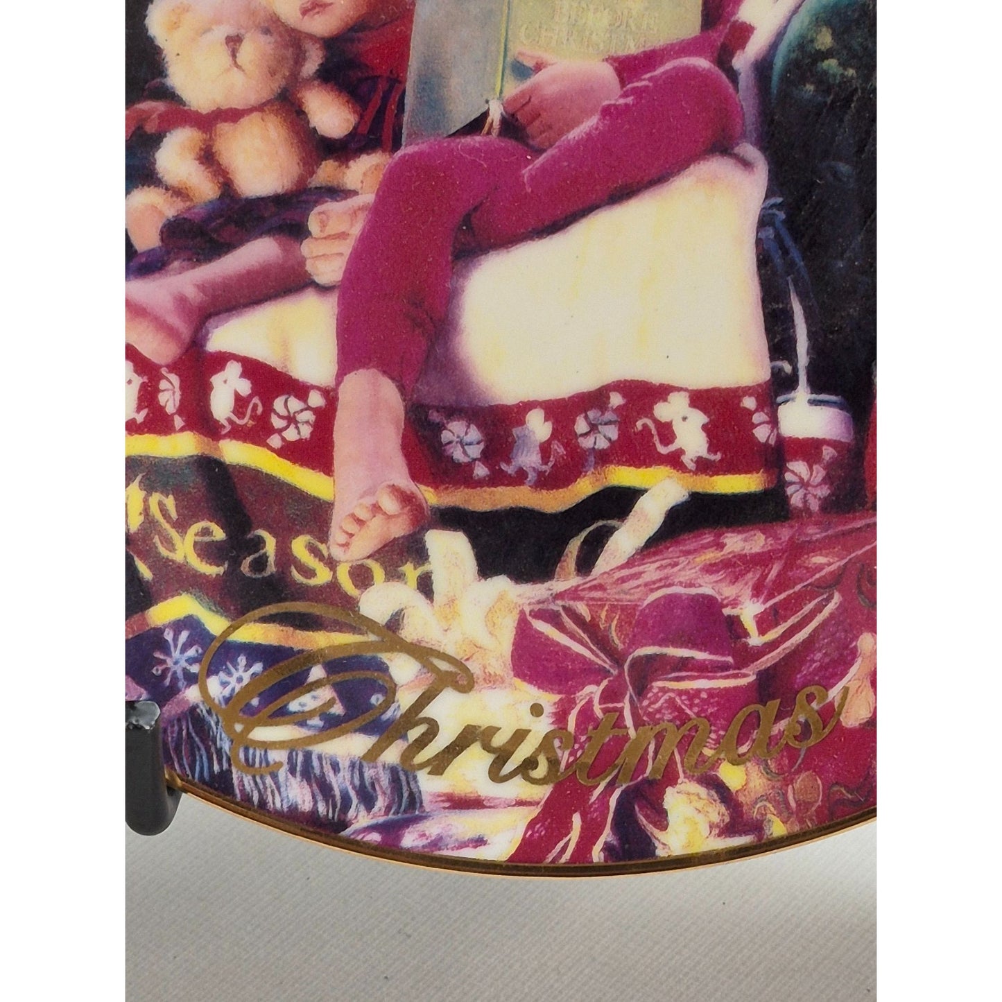 2000 Avon Christmas Dreams Decorative Plate By Mike Wimmer 22K Gold Trim Porcelain Collectible