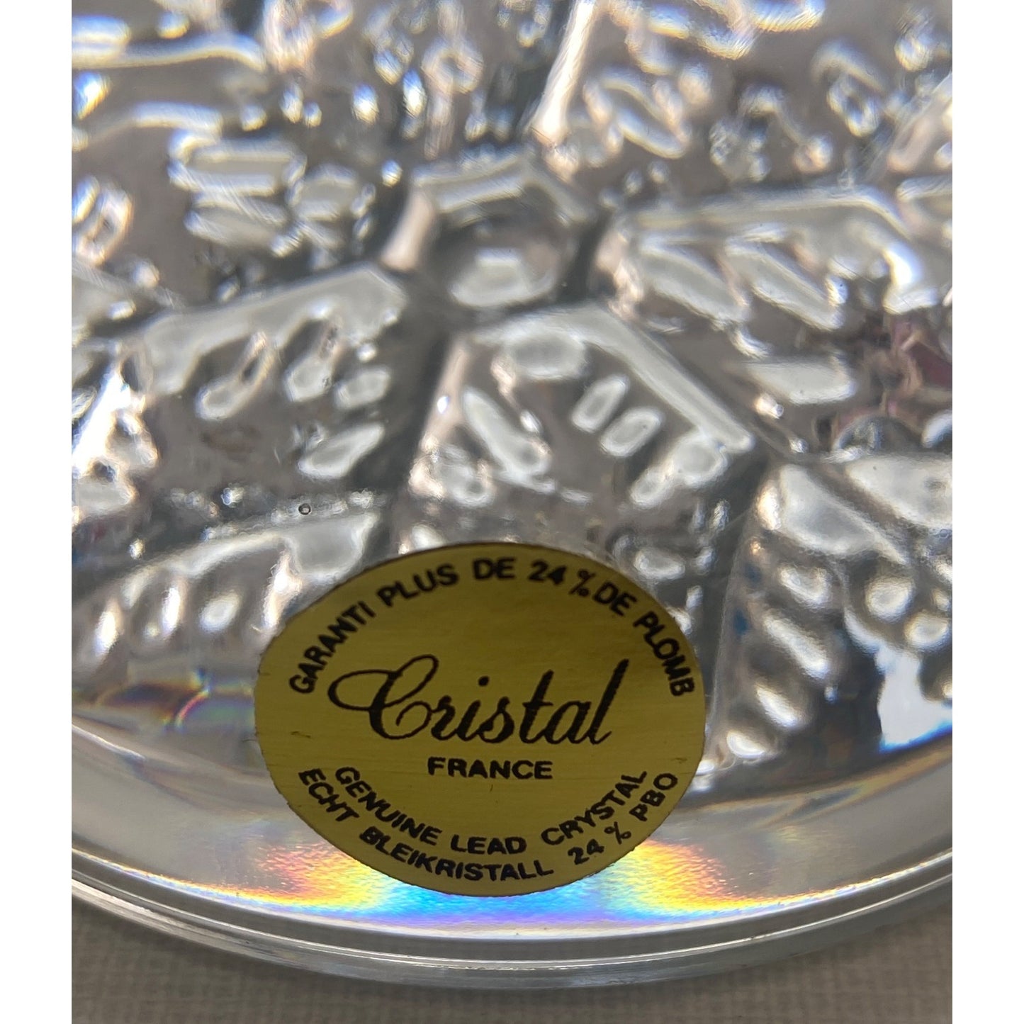 Avon Crystal Snowflake Paperweight Clear Lead Crystal Genuine 24% Bleikristall Round Design Elegant Gift Box Included