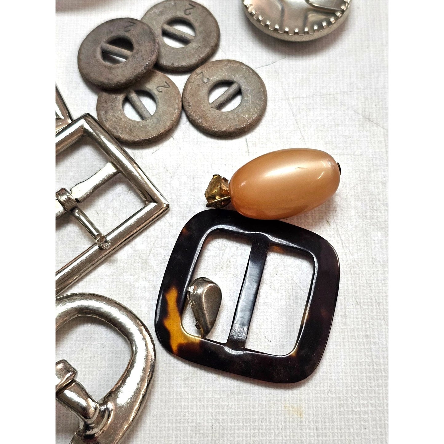 Buckles Zippers & Hardware