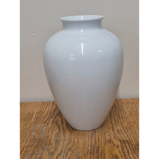 Vintage Heinrich Germany White Porcelain Vase – Mid-Century Elegance, Crown Mark