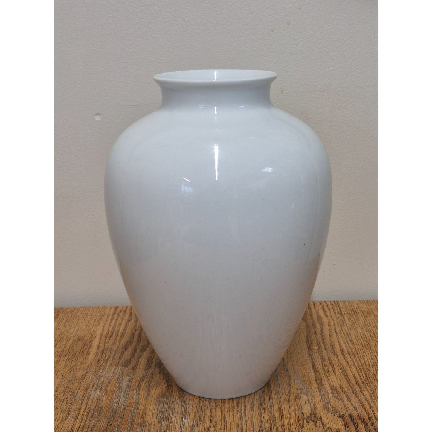 Vintage Heinrich Germany White Porcelain Vase – Mid-Century Elegance, Crown Mark