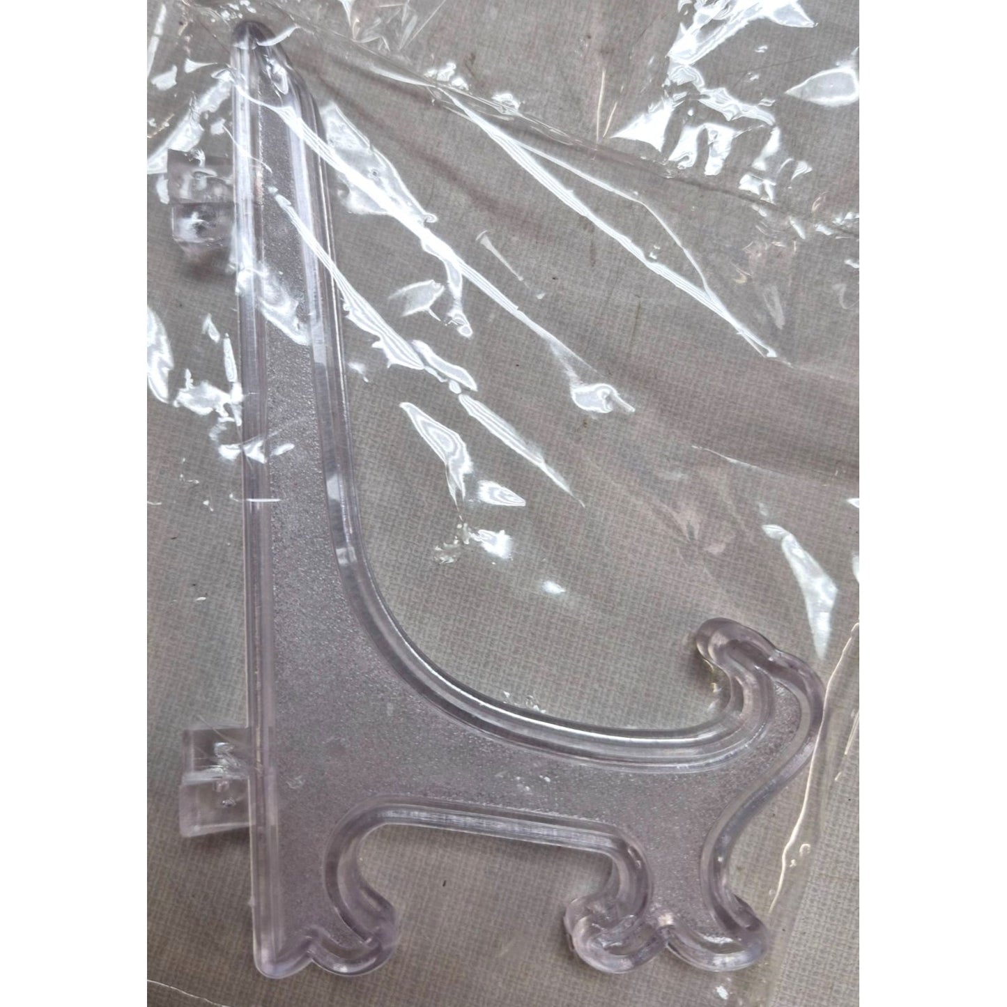 2003 Annual Collectible Christmas Plate By Tom Newsom 22K Gold Trim Coming To Town