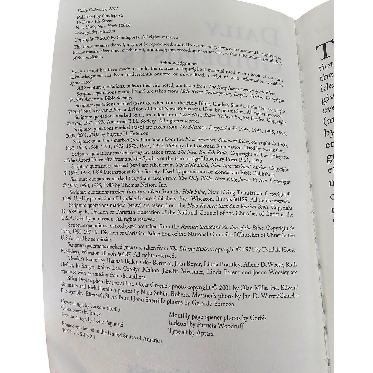 Daily Guideposts 2011 Large Print Edition 35th Anniversary Devotional Book