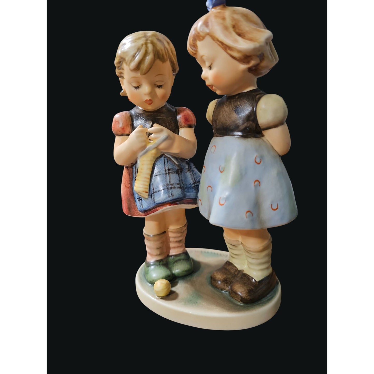 Hummel Goebel Figurine "Knitting Lesson" Two Girls 7.25" Porcelain Collectible