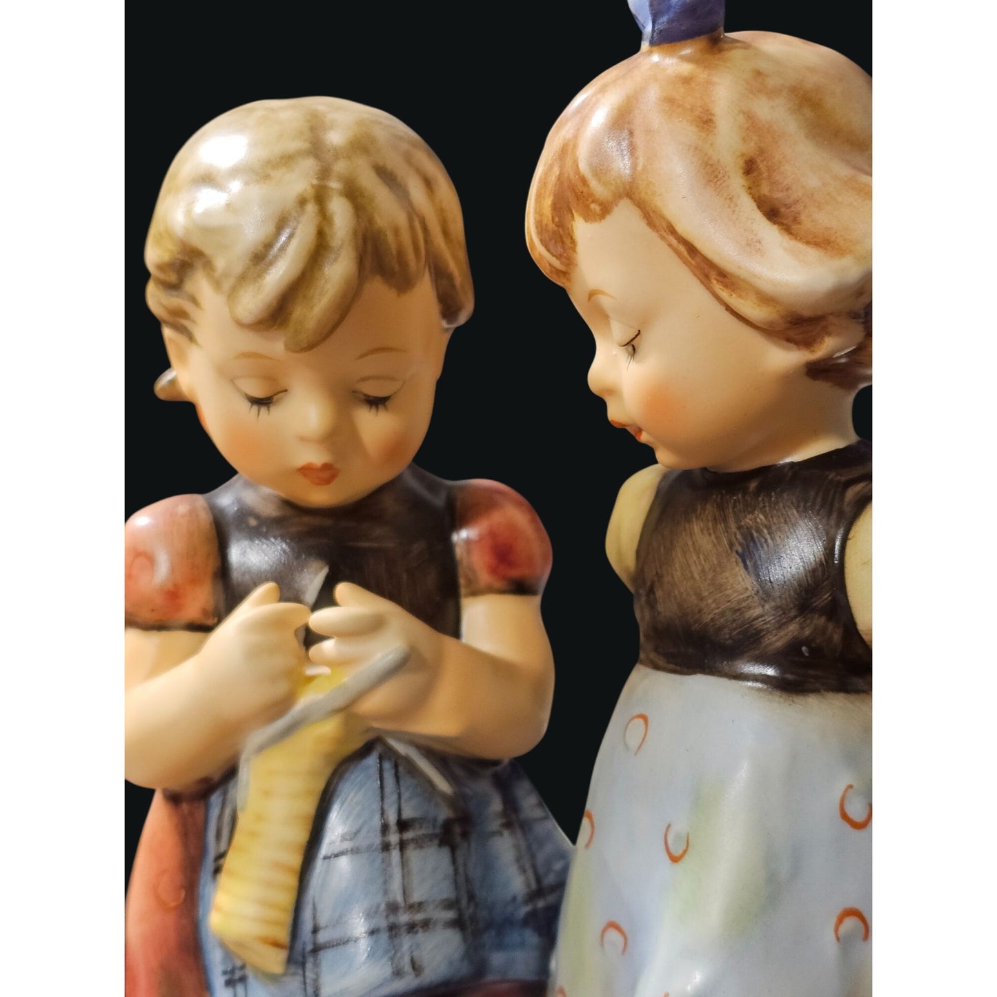 Hummel Goebel Figurine "Knitting Lesson" Two Girls 7.25" Porcelain Collectible