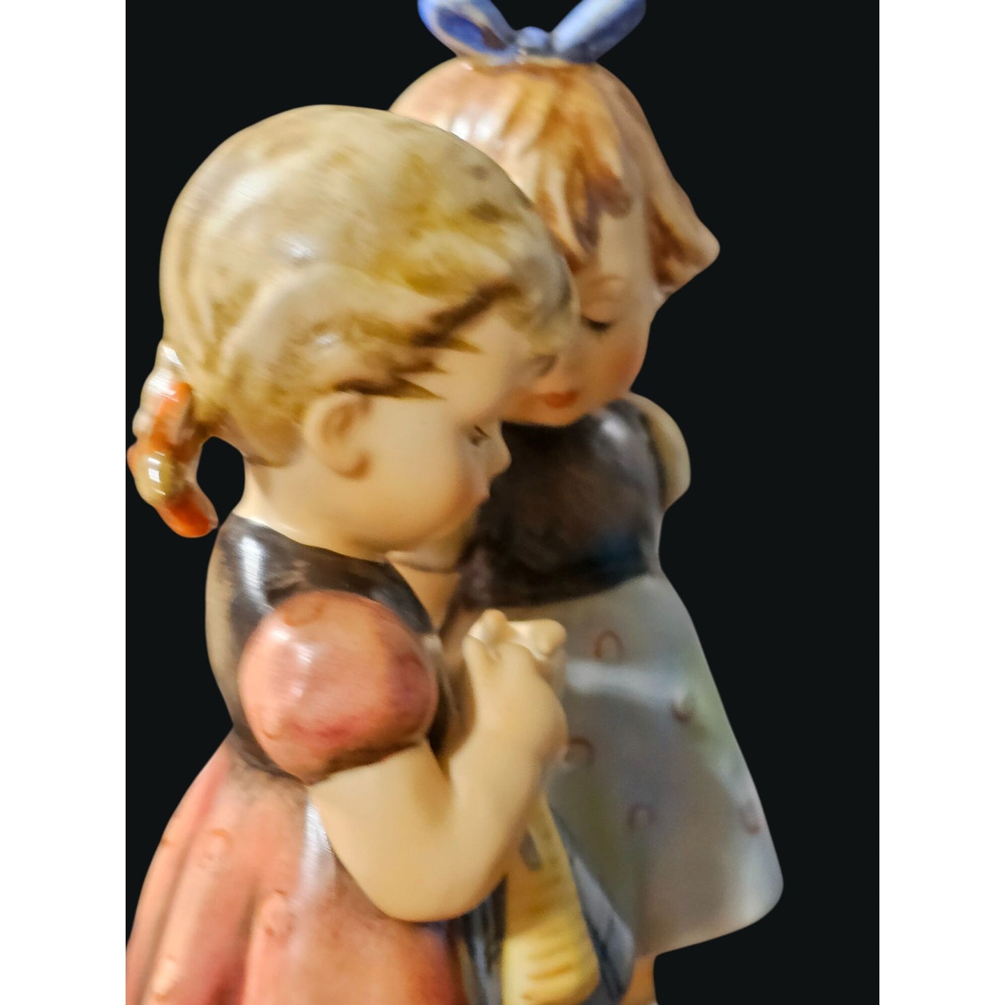Hummel Goebel Figurine "Knitting Lesson" Two Girls 7.25" Porcelain Collectible