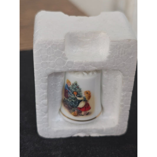 1982 Avon Porcelain Thimble "Keeping The Christmas Tradition" With Snowflake Top & Box