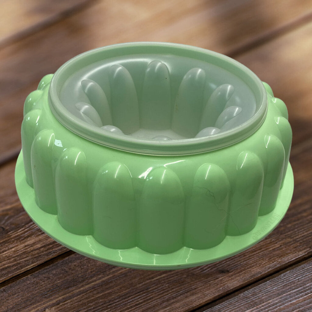 Tupperware Jello Mold Ring Mint Green